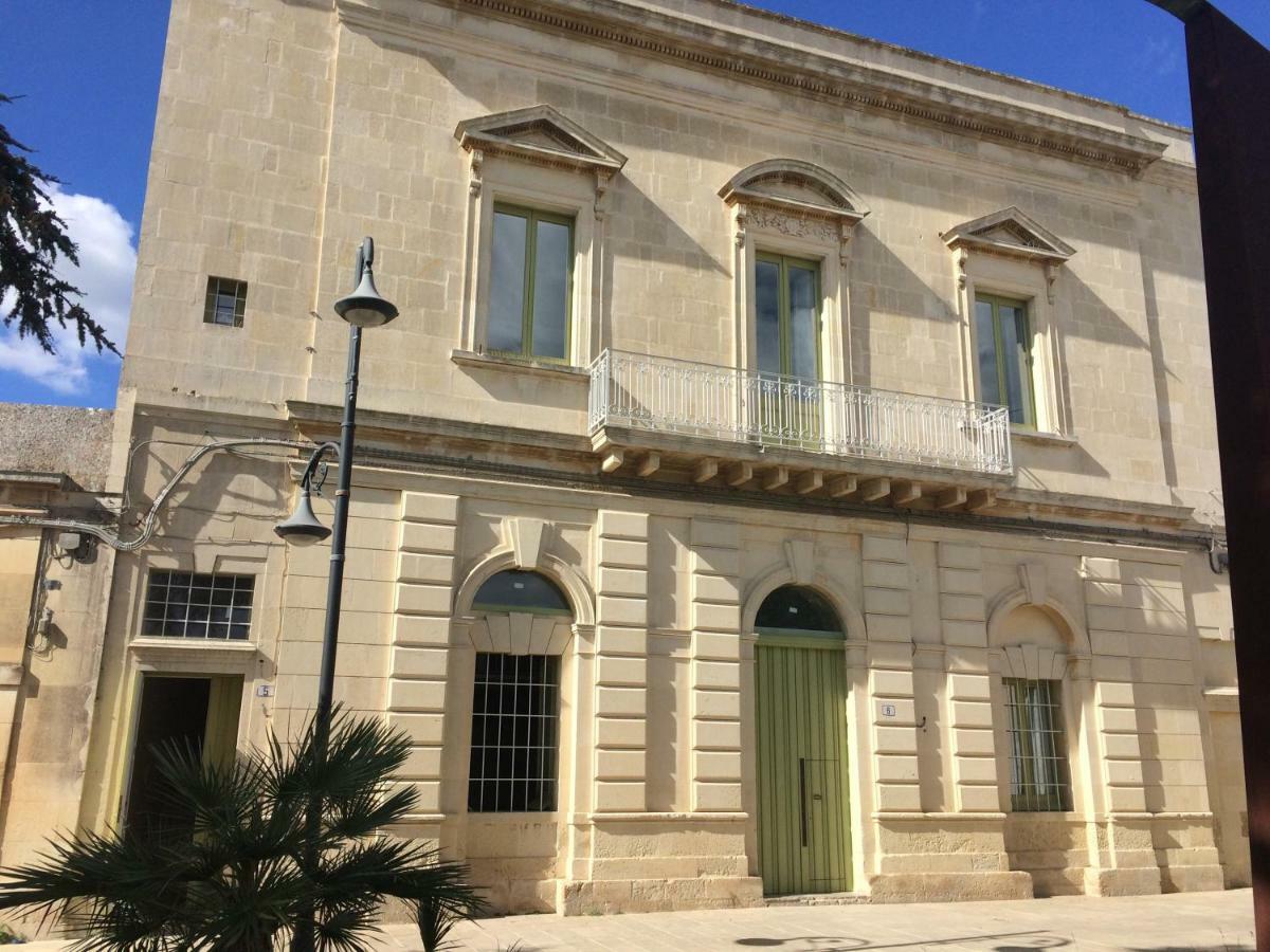 Palazzo Mandurino Luxury Relais Bed & Breakfast Zollino Exterior photo