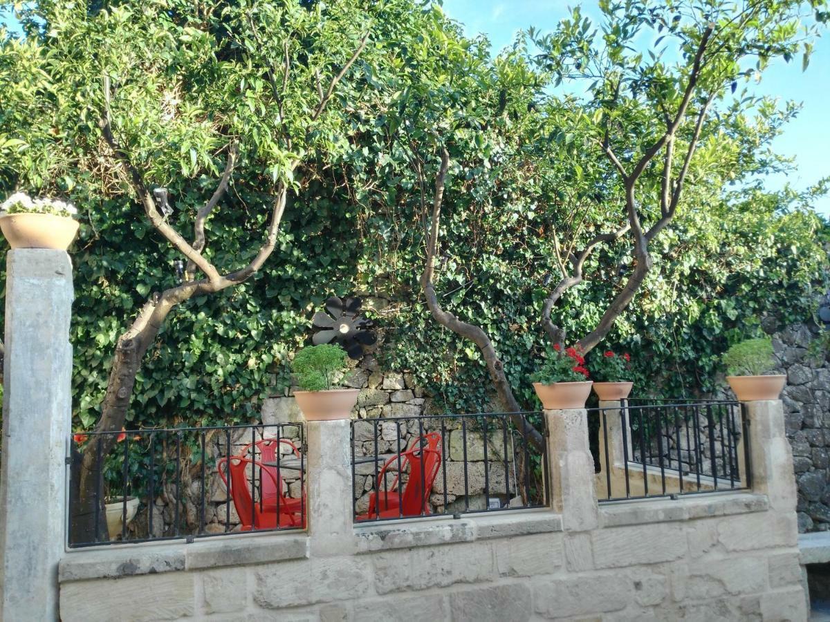 Palazzo Mandurino Luxury Relais Bed & Breakfast Zollino Exterior photo